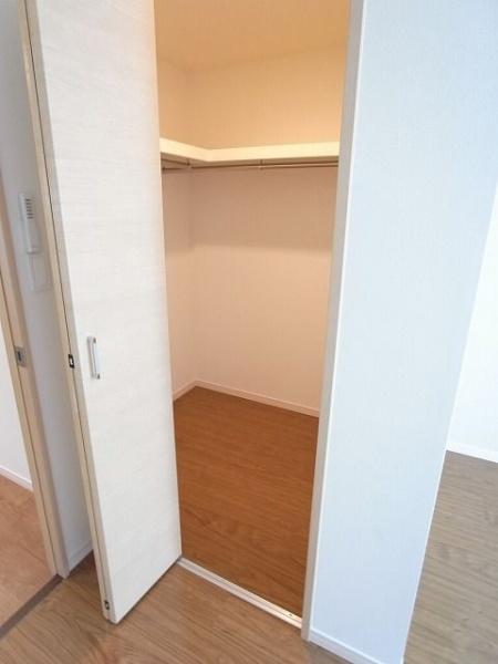 草加市栄町２丁目のマンション