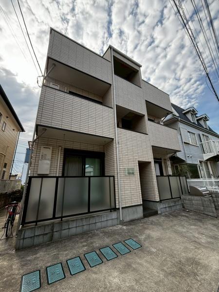 草加市氷川町のアパート