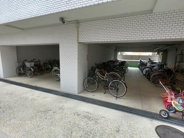 草加市栄町３丁目のマンション