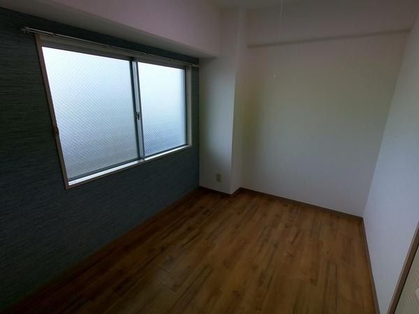 草加市栄町３丁目のマンション