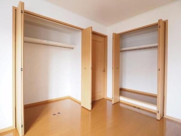 草加市手代３丁目のアパート
