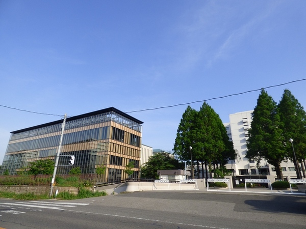 栄ビル(私立獨協大学)