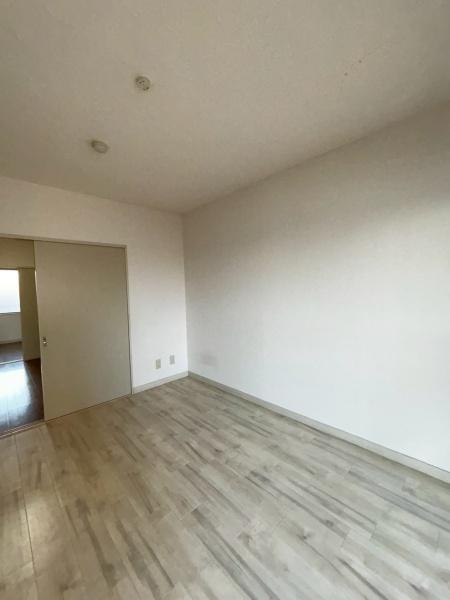 草加市草加３丁目のマンション