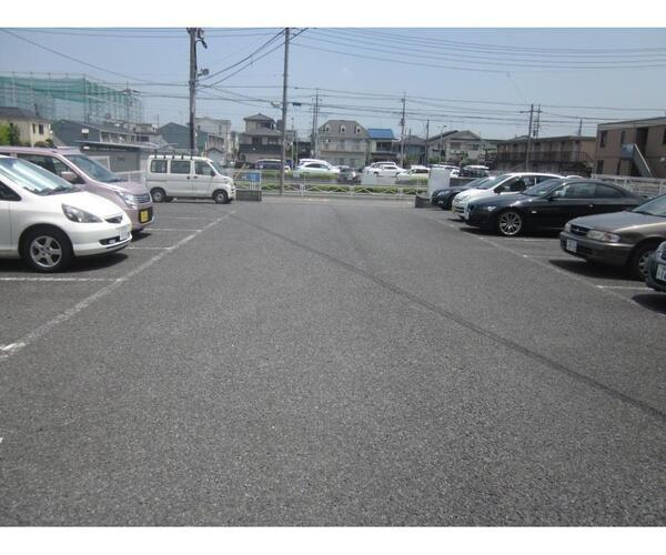草加市草加３丁目のマンション