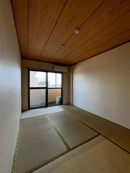 草加市草加３丁目のマンション