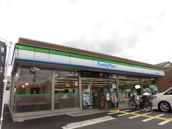 栄コーポ(ファミリーマート草加旭町二丁目店)