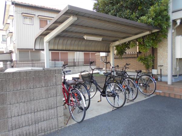 草加市中根１丁目のアパート