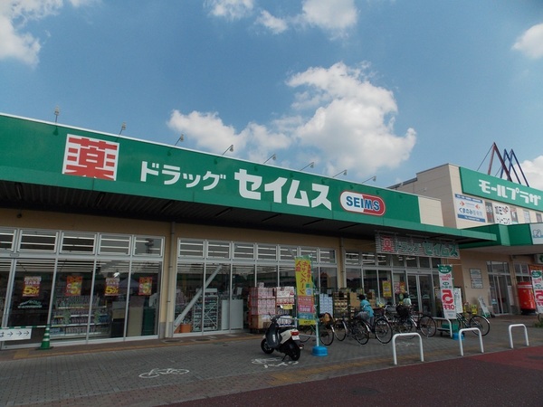 草加市手代1丁目のアパート(ドラッグセイムスモールプラザ草加中央店)