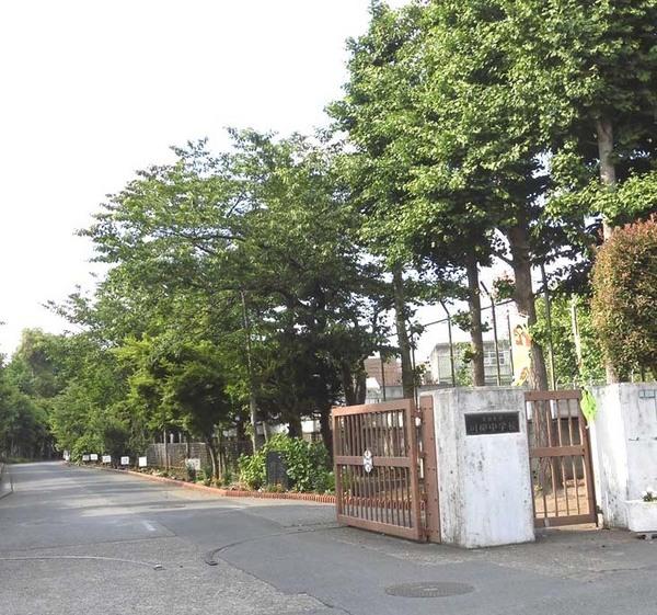 ロイヤルメゾンフカイII(草加市立川柳中学校)