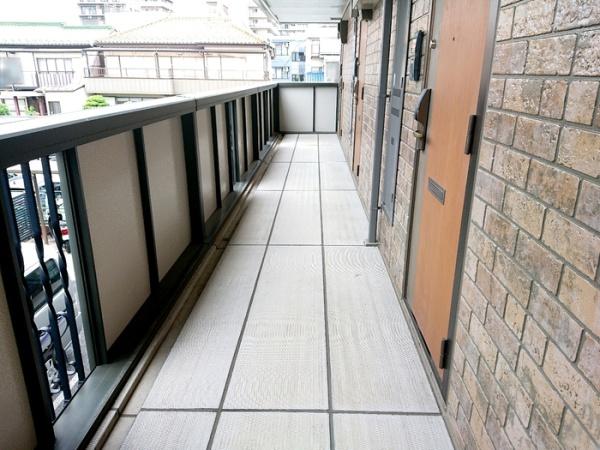 草加市氷川町のアパート