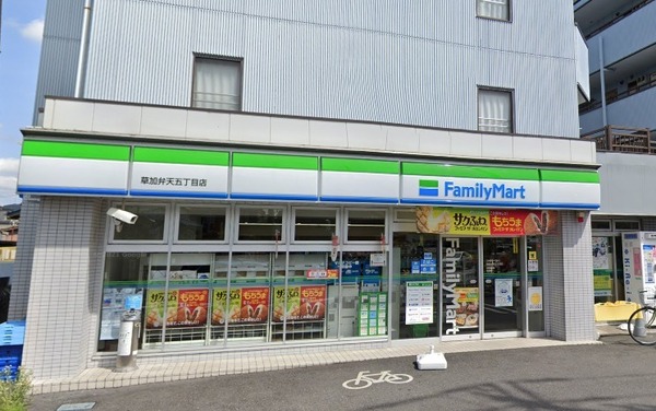 草加市弁天1丁目のアパート(ファミリーマート草加弁天五丁目店)