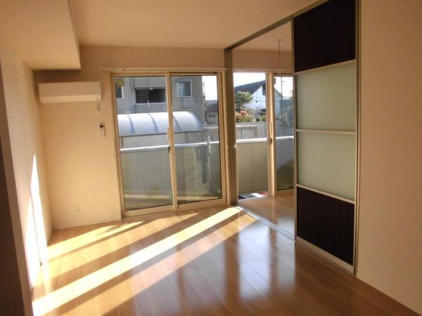 草加市弁天１丁目のアパート