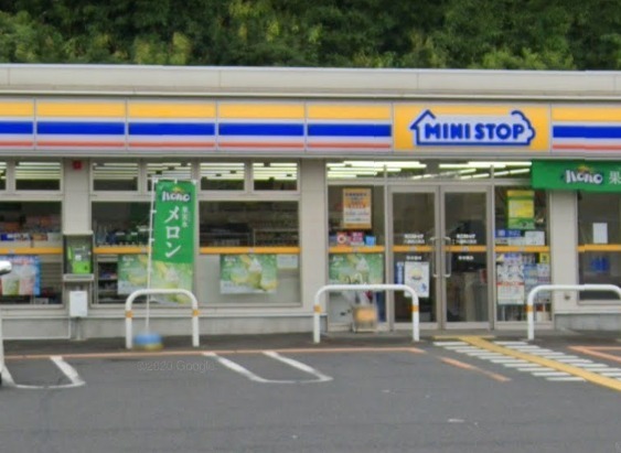 フォートクレジデンス(ミニストップ八潮柳之宮店)