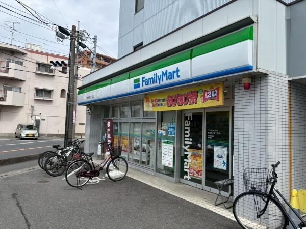 グランテラスＢ(ファミリーマート草加弁天五丁目店)