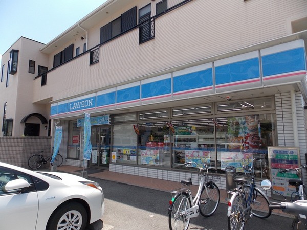 ルピナスA(ローソン草加谷塚町店)