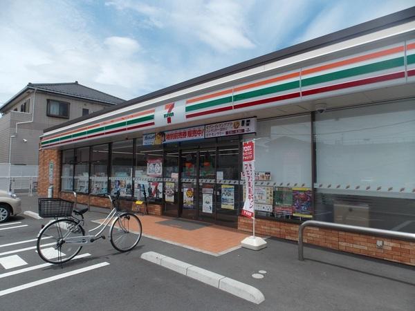 ブランドールＫ(セブンイレブン越谷南町1丁目店)