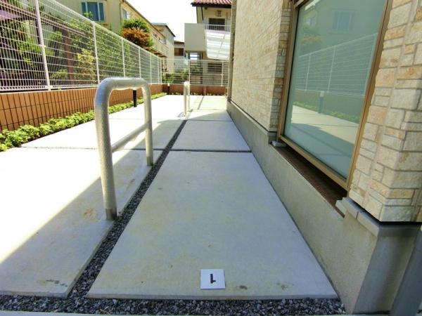 草加市草加１丁目のアパート