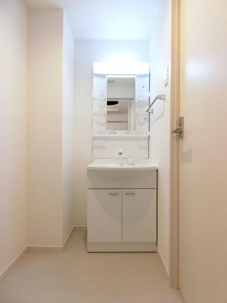草加市草加１丁目のアパート