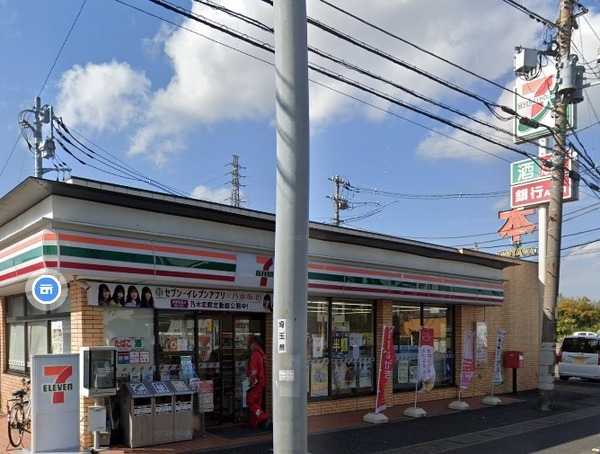 カーサ　セレナII(セブンイレブン八潮中央店)