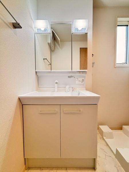 草加市吉町５丁目のアパート