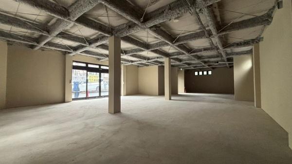 草加市氷川町の店舗（建物一部）
