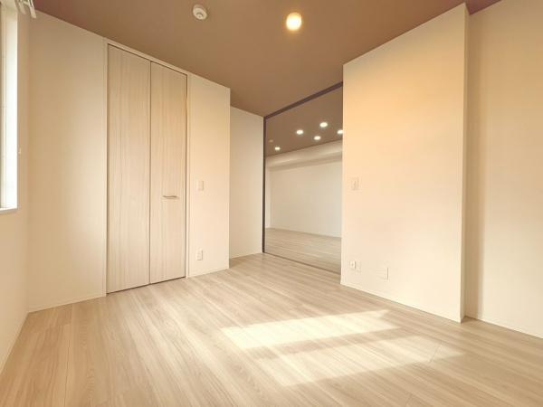 草加市手代３丁目のアパート