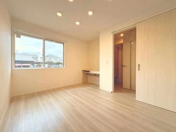 草加市手代３丁目のアパート