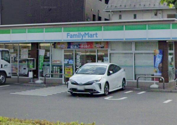 エステートピアゆうＩ(ファミリーマート草加稲荷店)