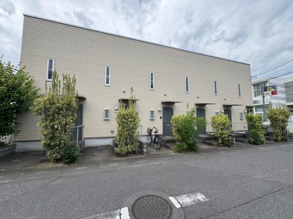 草加市草加３丁目のアパート