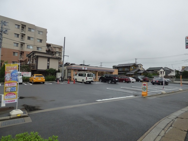 エレガンス(セブンイレブン草加氷川北店)