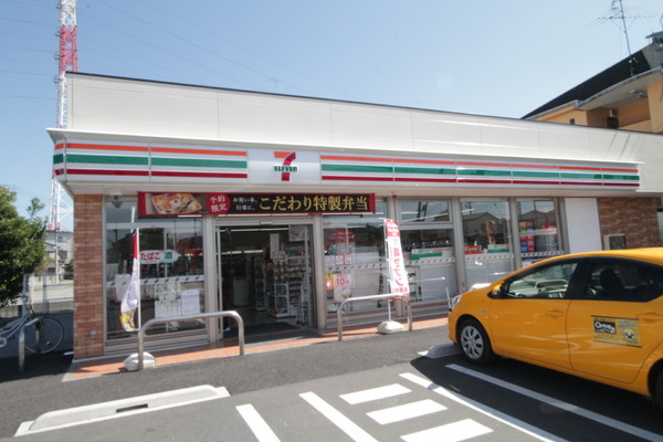 パレス篠宮（西）(セブンイレブン草加青柳3丁目店)