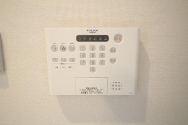 足立区六木４丁目のアパート