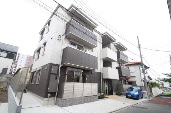 足立区六木４丁目のアパート