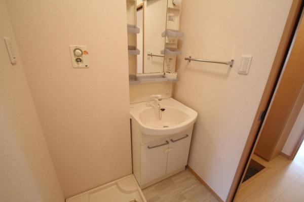 足立区平野１丁目のアパート