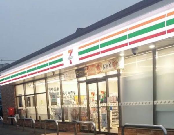 みどり荘(セブンイレブン三郷戸ケ崎2丁目店)