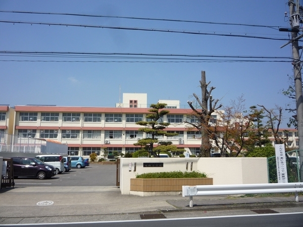 小牧市小牧原３丁目の貸地(小牧市立味岡小学校)