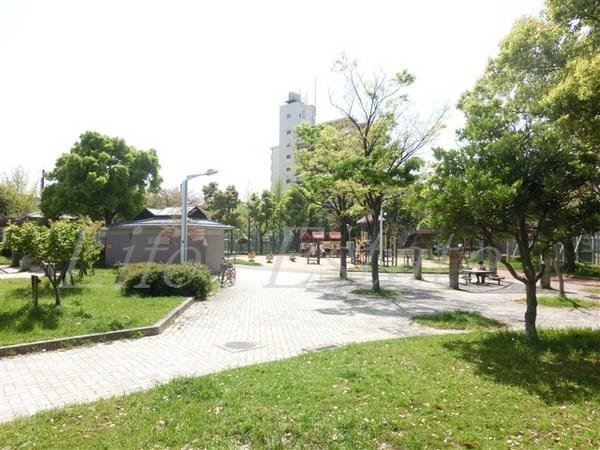 プレサンスロジェ難波グランドウエスト(浪速公園)