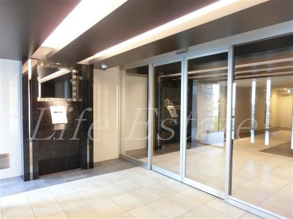 プレサンス堺筋本町駅前