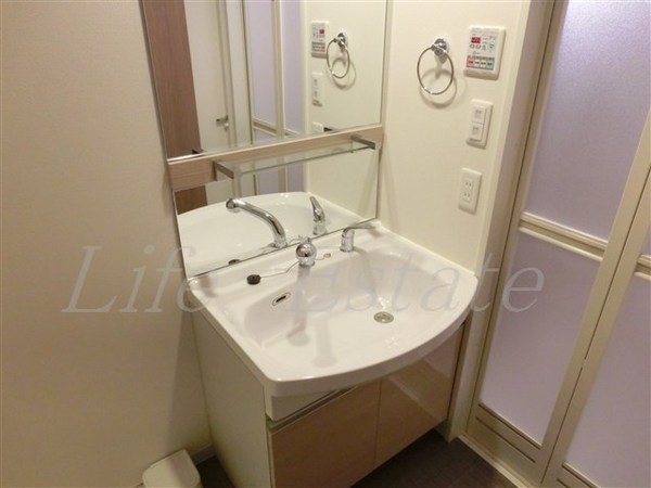 プレサンス堺筋本町駅前