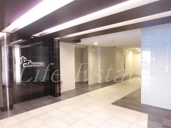 プレサンス堺筋本町駅前