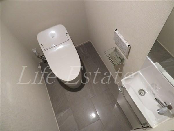 大阪市中央区南本町１丁目のマンション
