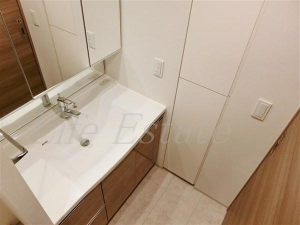 大阪市中央区南本町４丁目のマンション