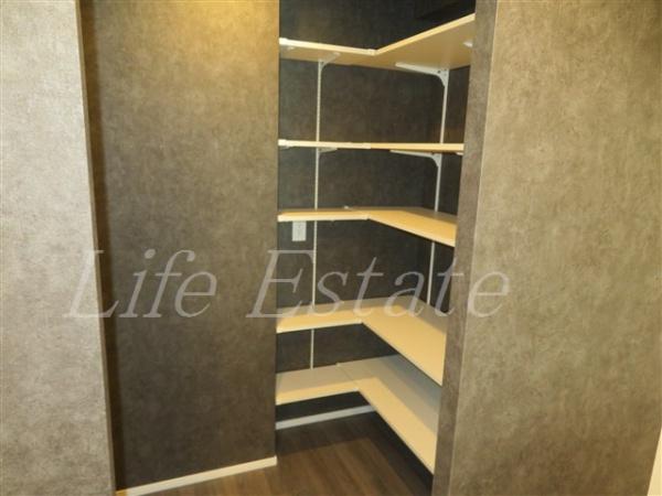 コンフォリア・リヴ谷町四丁目(収納)