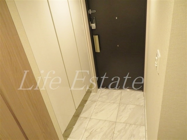 大阪市中央区久太郎町1丁目のマンション(玄関)