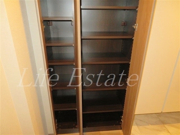 大阪市中央区久太郎町1丁目のマンション(収納)