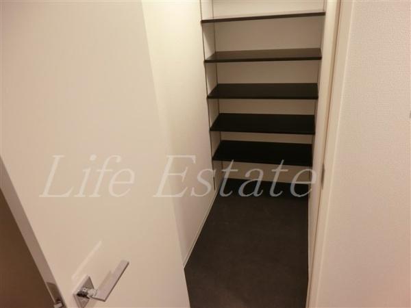 セレニテ本町東リアン(収納)