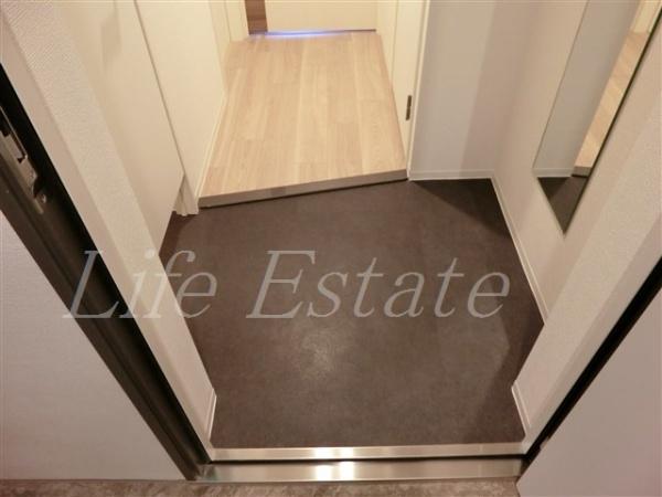 セレニテ本町東リアン(玄関)