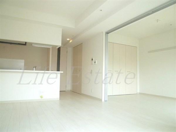 プレサンス心斎橋ラヴィ(リビング)