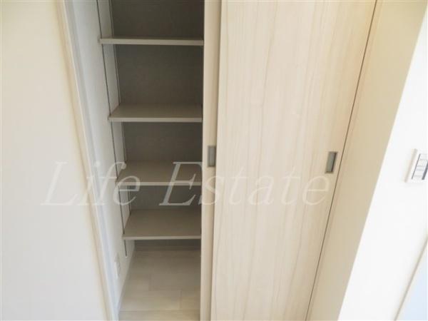 コンフォリア・リヴ北浜淡路町(収納)