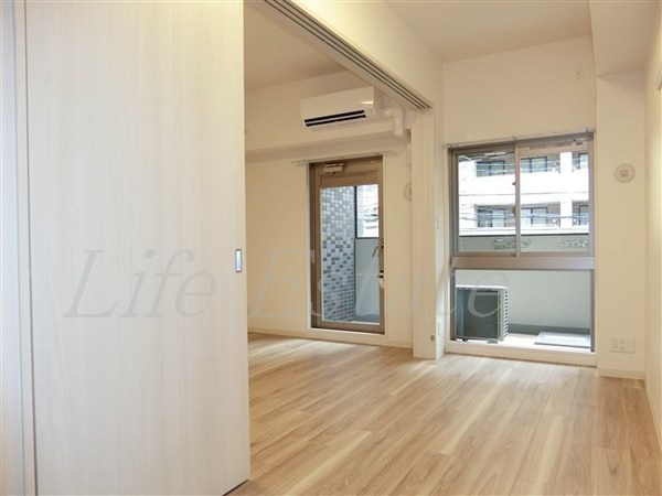 プレサンス心斎橋ニスト